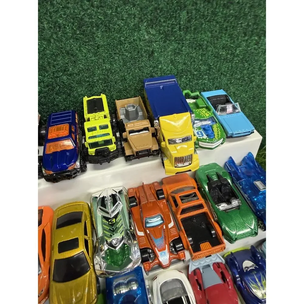 Large Lot of 40+ Diecast Toy Cars Trucks Vans Mixed Hot Wheels Matchbox Vehicles